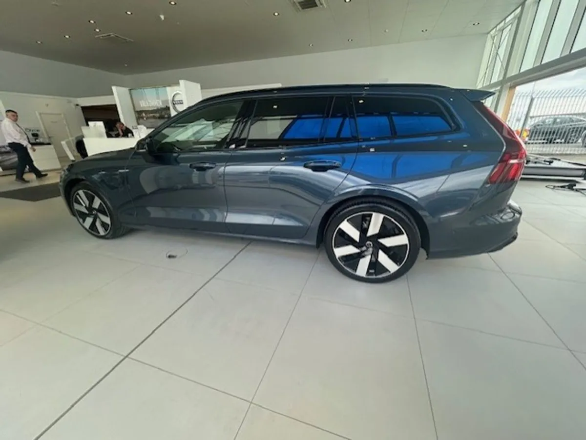 Volvo V60 252 V60 Plus Denim Blue - Image 4