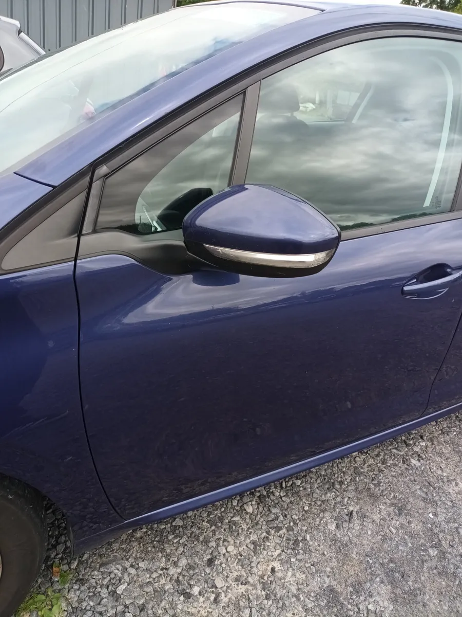 Peugeot 208 2015 - Image 4