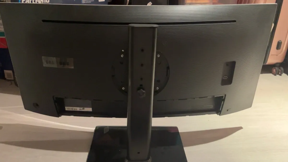 Samsung 34 inch curved monitor - Image 2