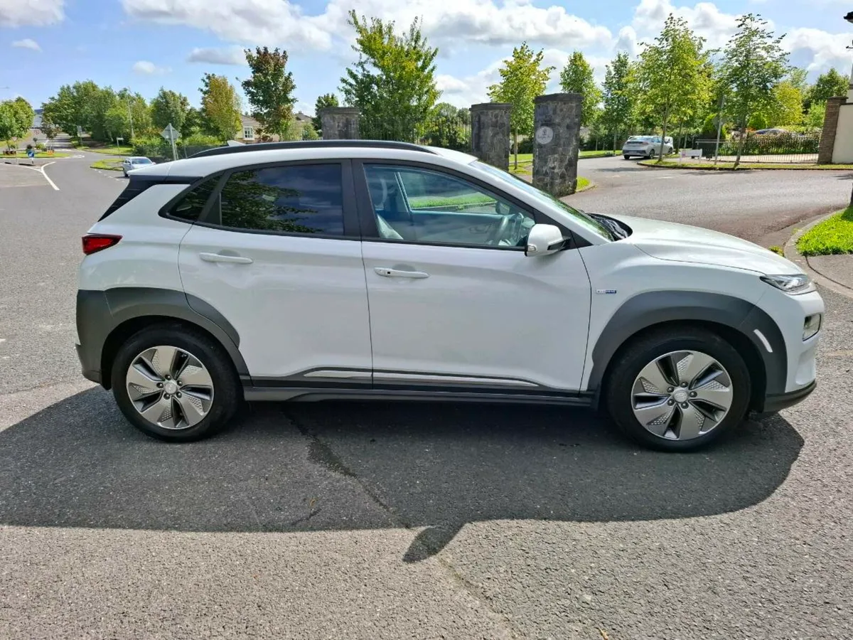 HYUNDAI KONA EV PREMIUM 64kWh 2021 - Image 2