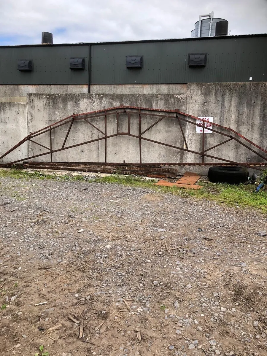 30 foot wagon roof trusses - Image 1