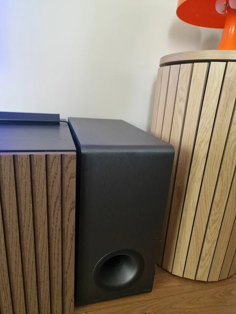 55 inch C2 OLED LG and LG surround soundbar 5.1.3 - Image 3