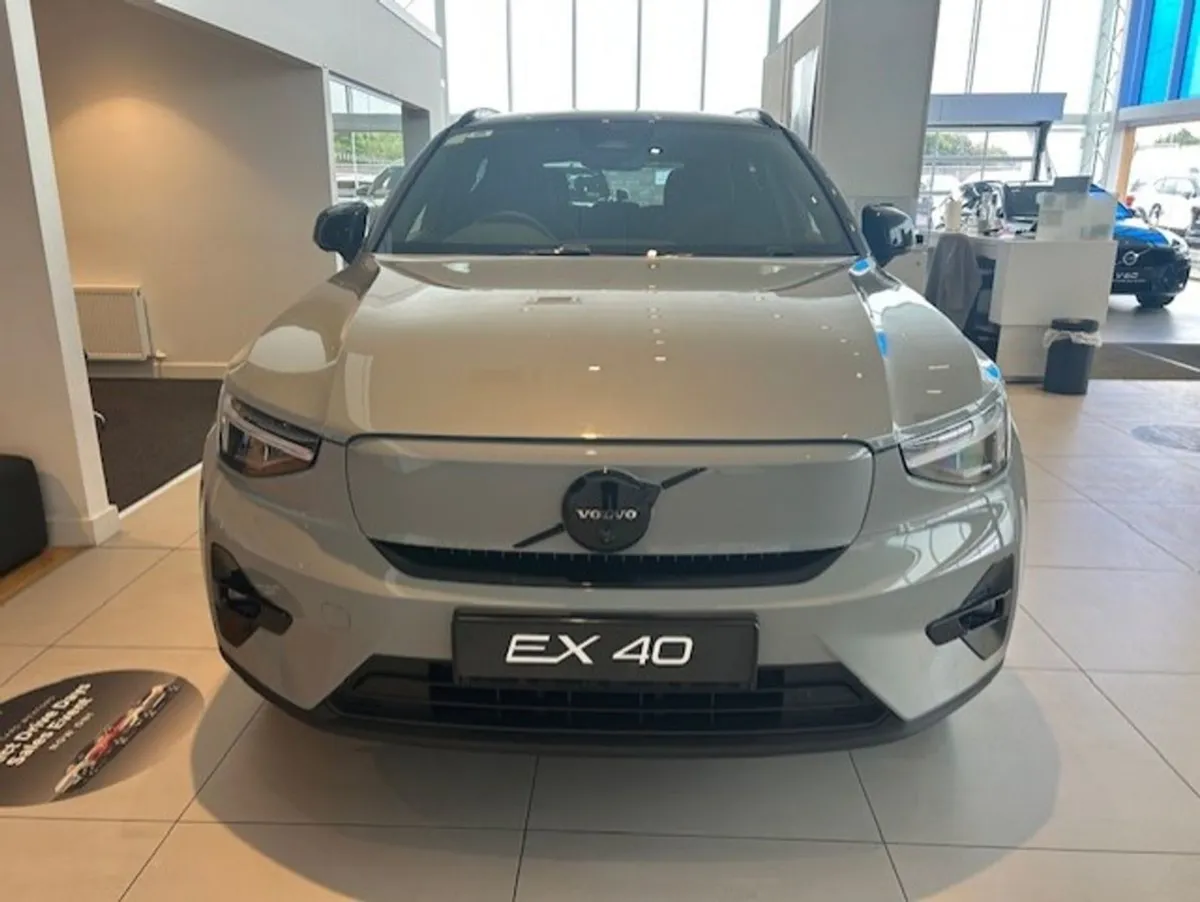 Volvo EX40 Ex40 Plus Extended Range Black Eddition - Image 2