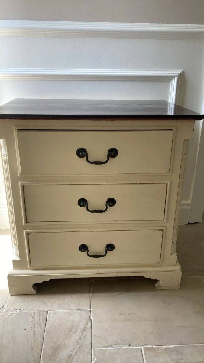 Small chest of drawers - Image 1
