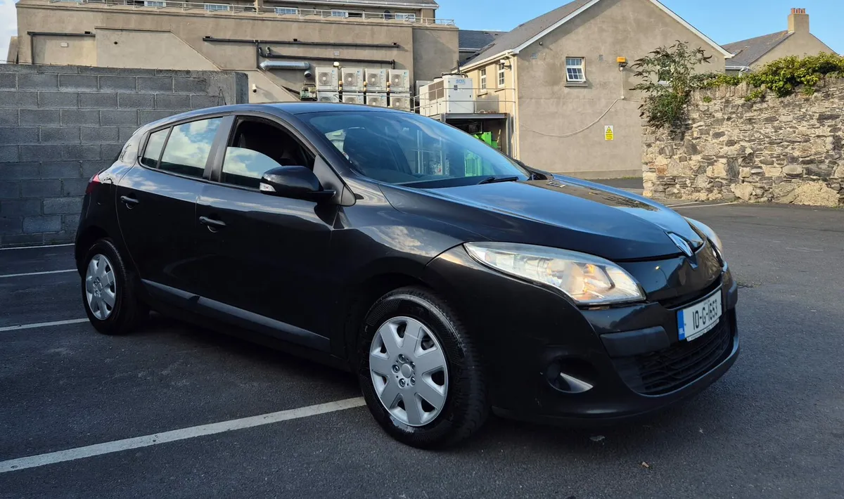 2010 Renault megane 1.5 dci  cheap tax runs great! - Image 1