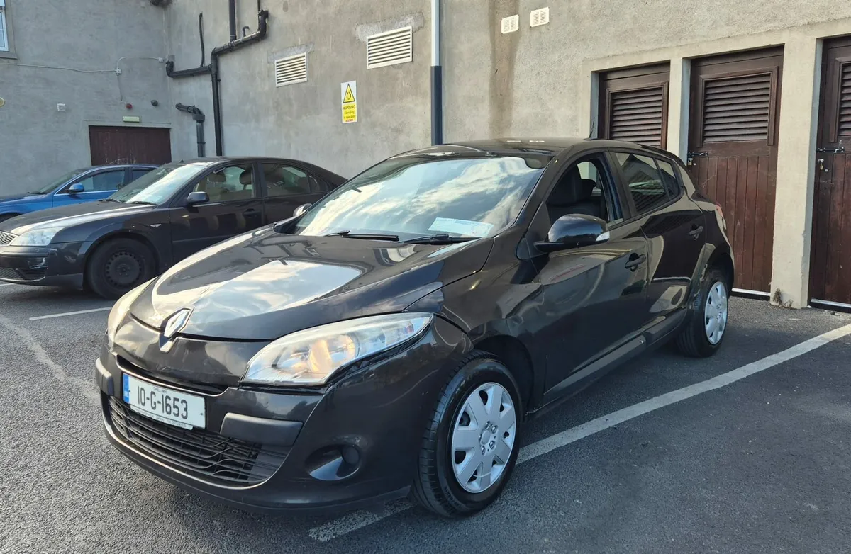 2010 Renault megane 1.5 dci  cheap tax runs great! - Image 2