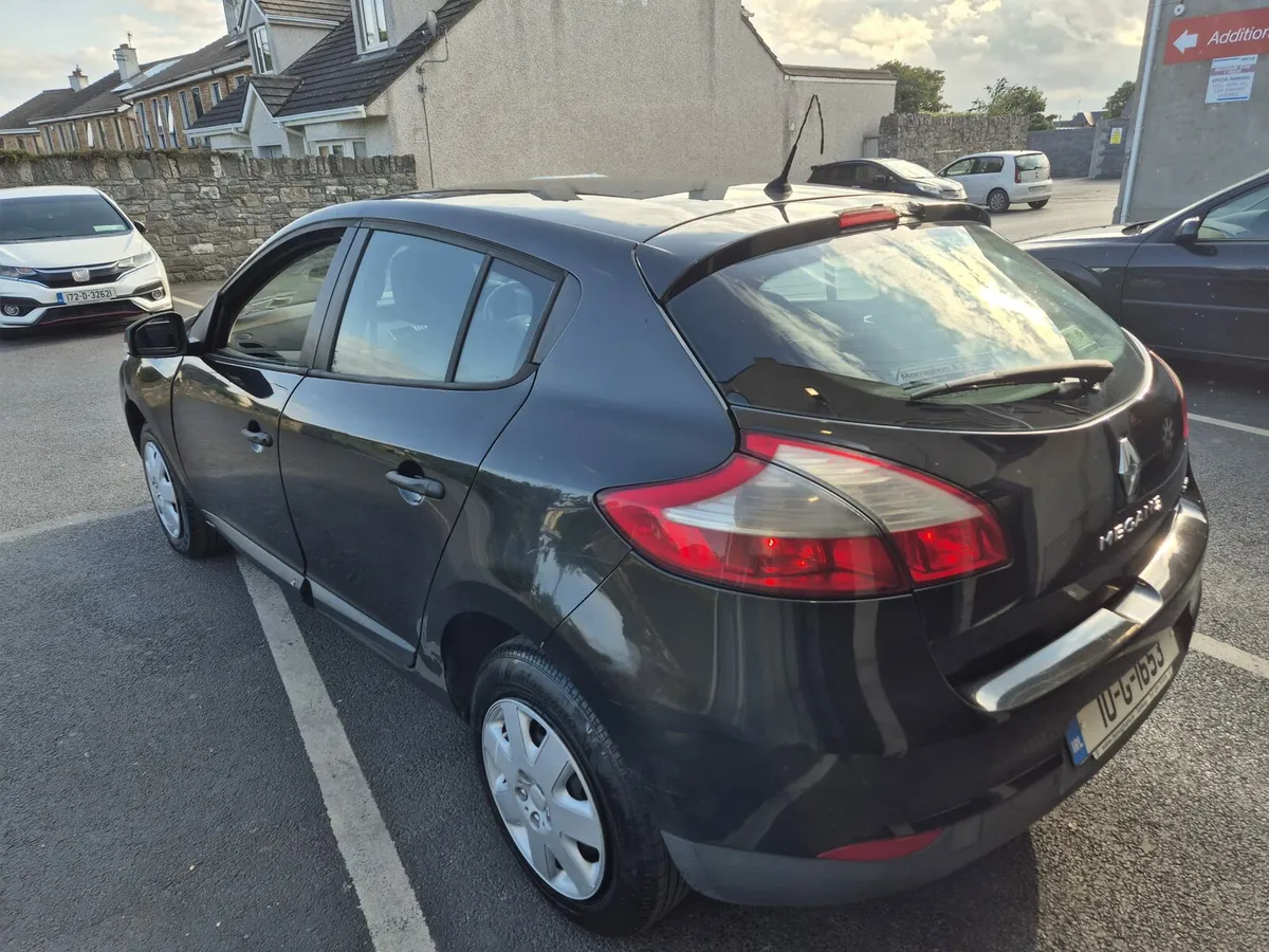 2010 Renault megane 1.5 dci  cheap tax runs great! - Image 3