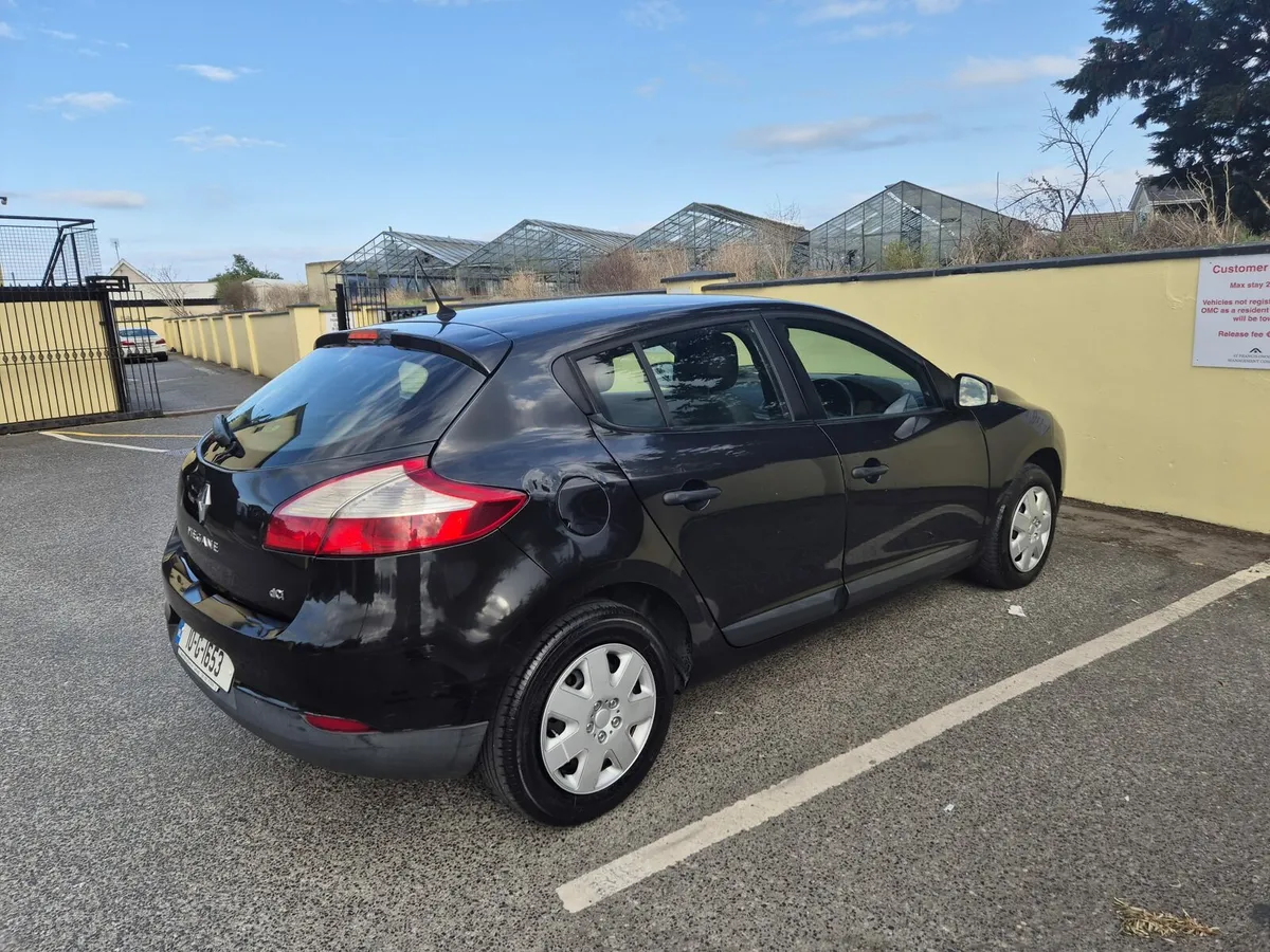 2010 Renault megane 1.5 dci  cheap tax runs great! - Image 4