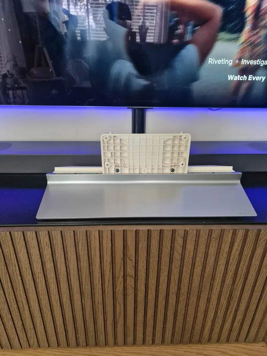 55 inch C2 OLED LG and LG surround soundbar 5.1.3 - Image 4