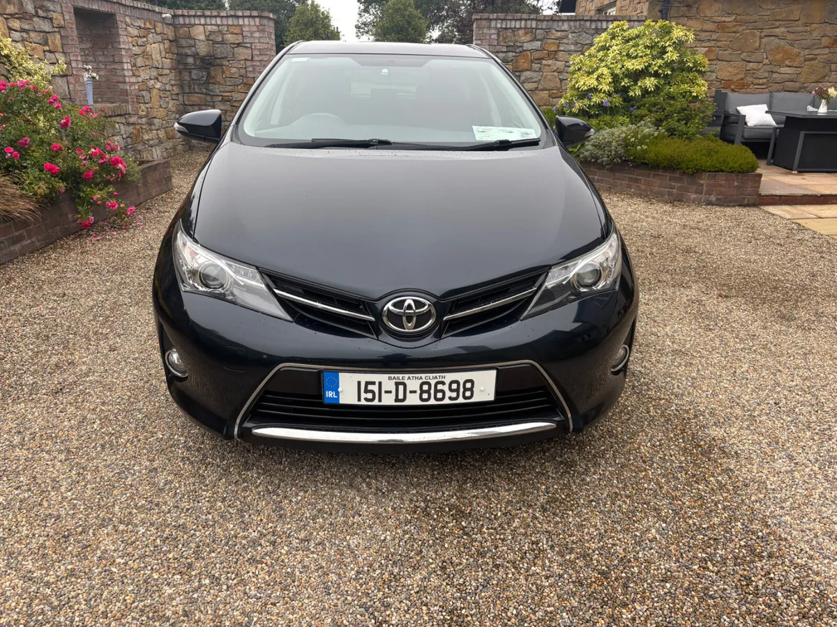 2015 Toyota Auris 1.3 petrol 5dr SOL model - Image 2