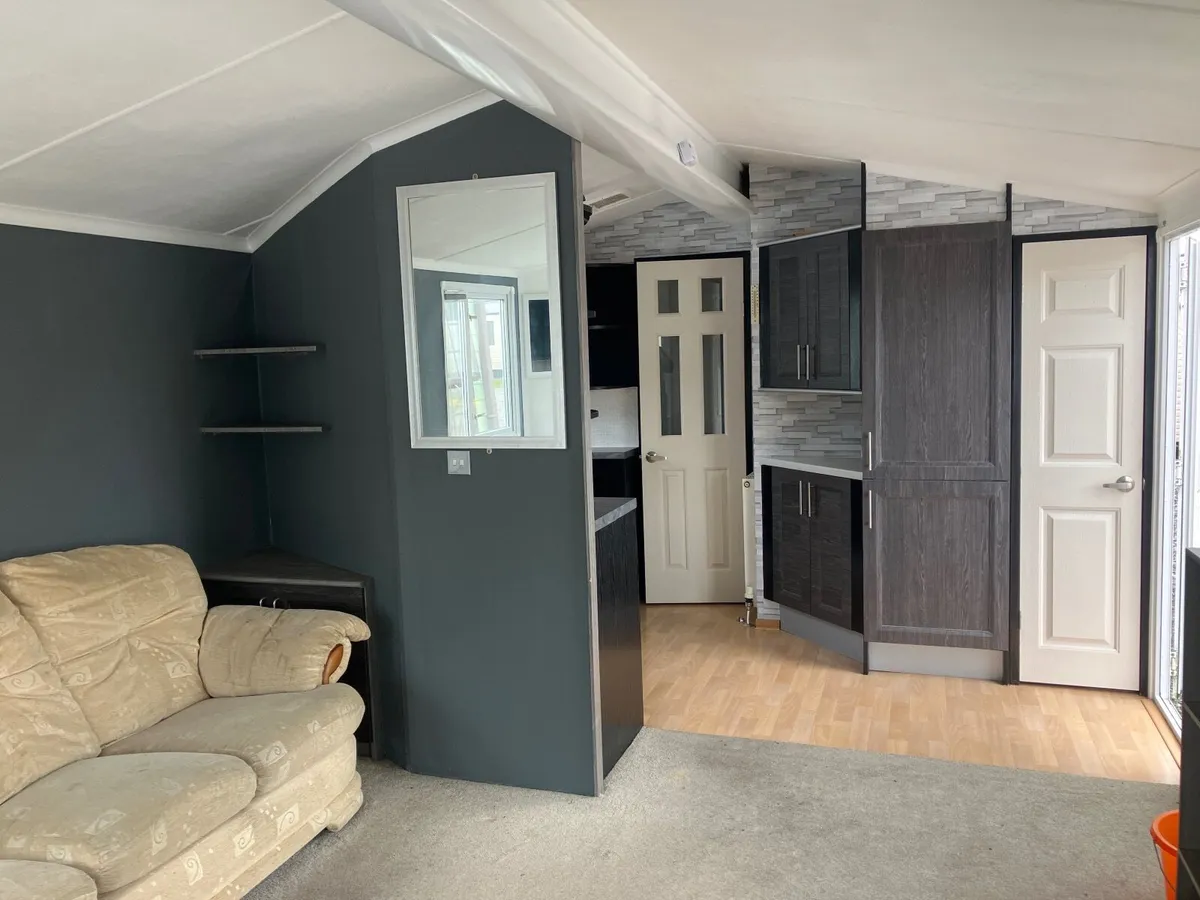 AFFORDABLE WINTER PACK BEAUTIFUL  2 BED - Image 4