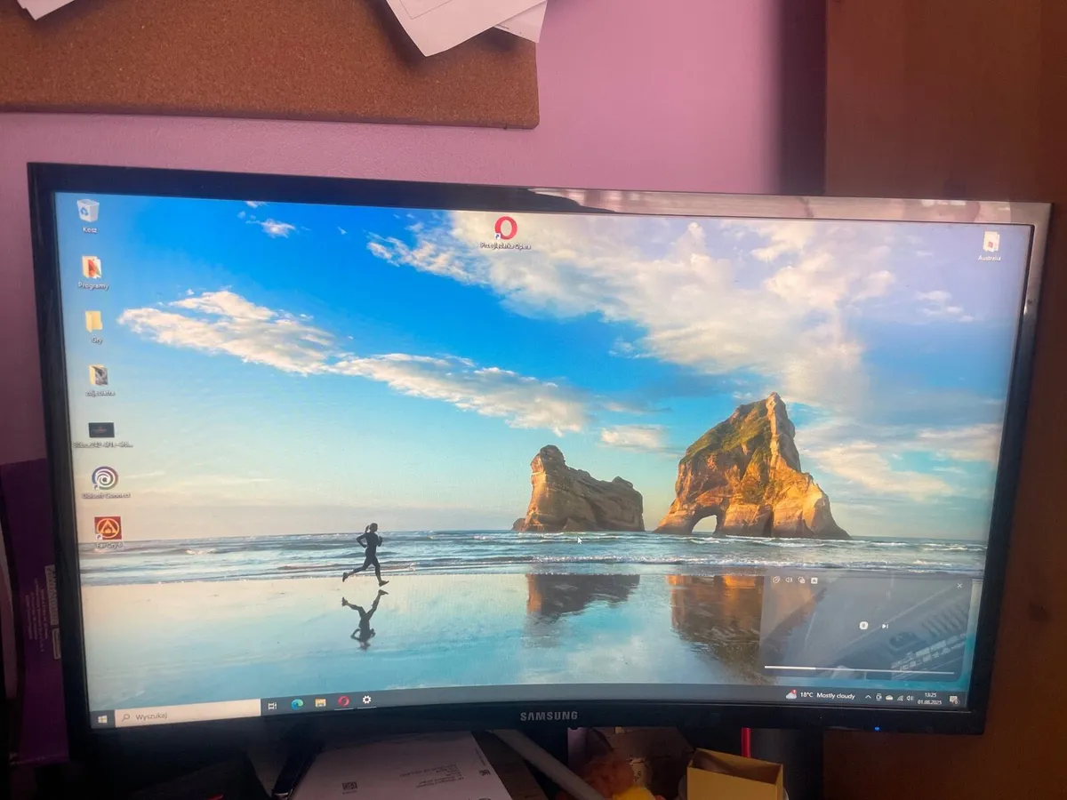 Samsung 24” curved monitor C24F396FHR - Image 1