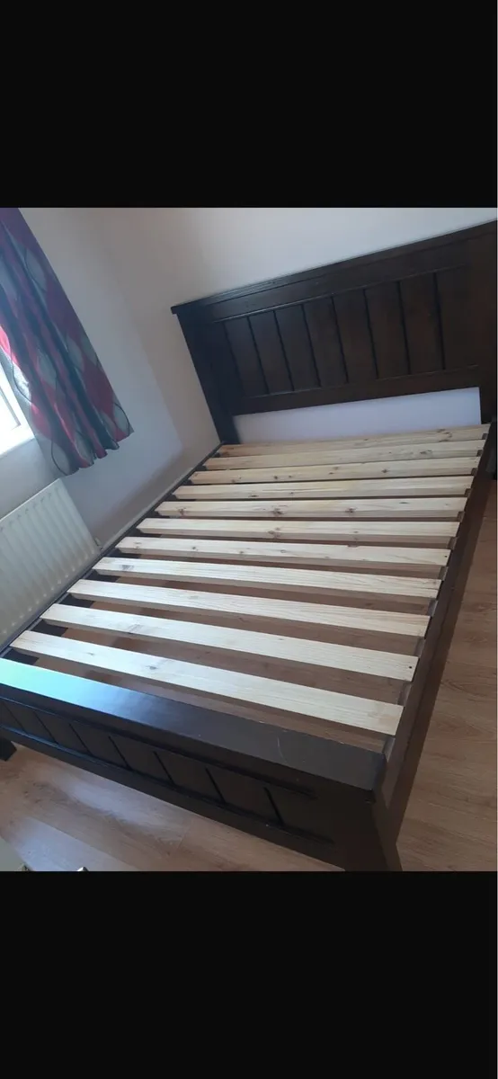 5ft Bed & matching lockers - Image 1