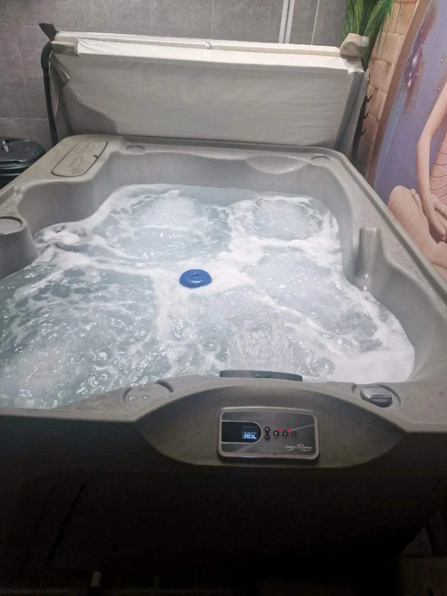 Jacuzzi - Image 1
