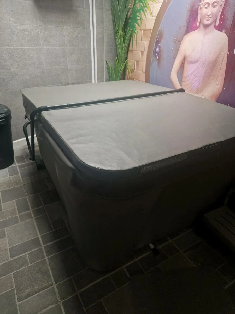 Jacuzzi - Image 2