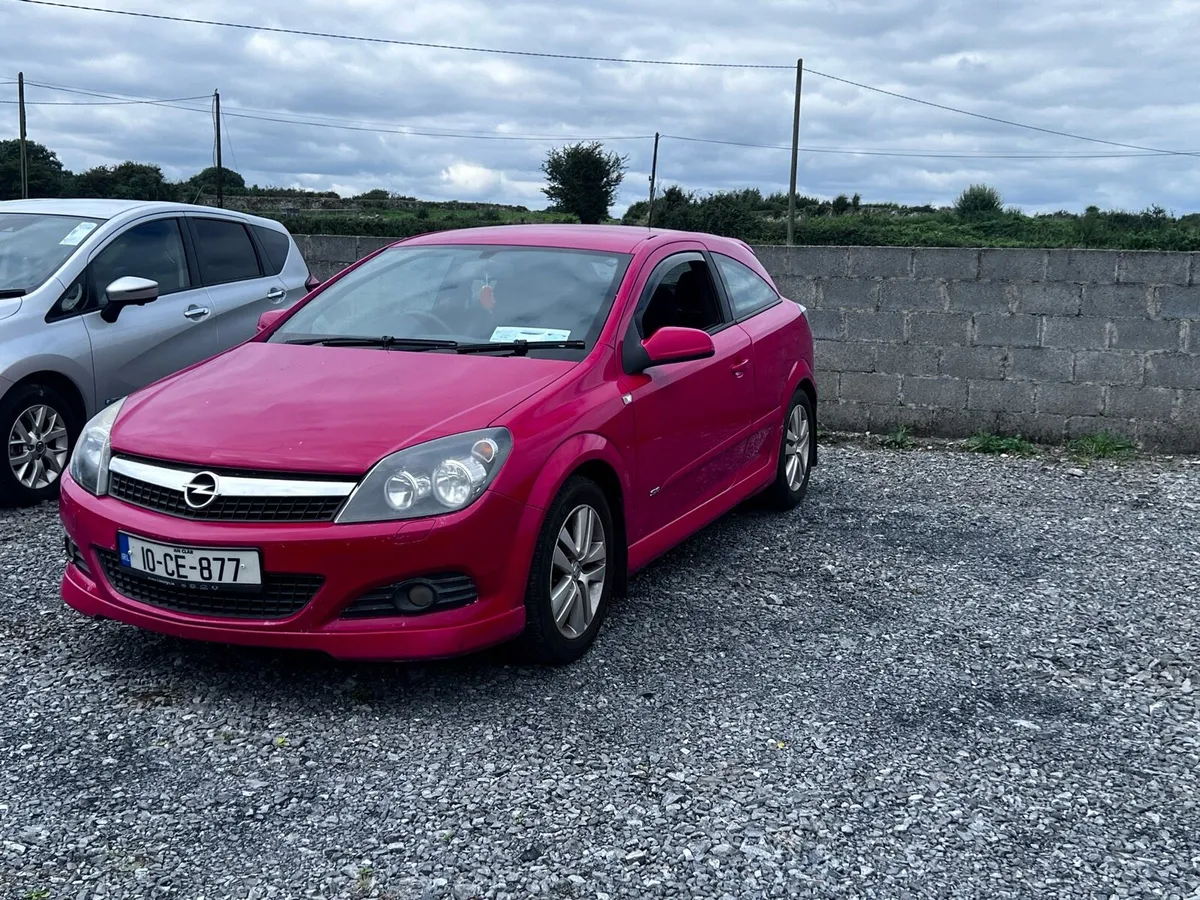 Opel Astra SXI GTC Sport  1.4 Petrol - Image 2