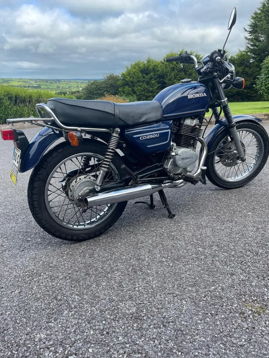 Honda CD 250 - Image 1