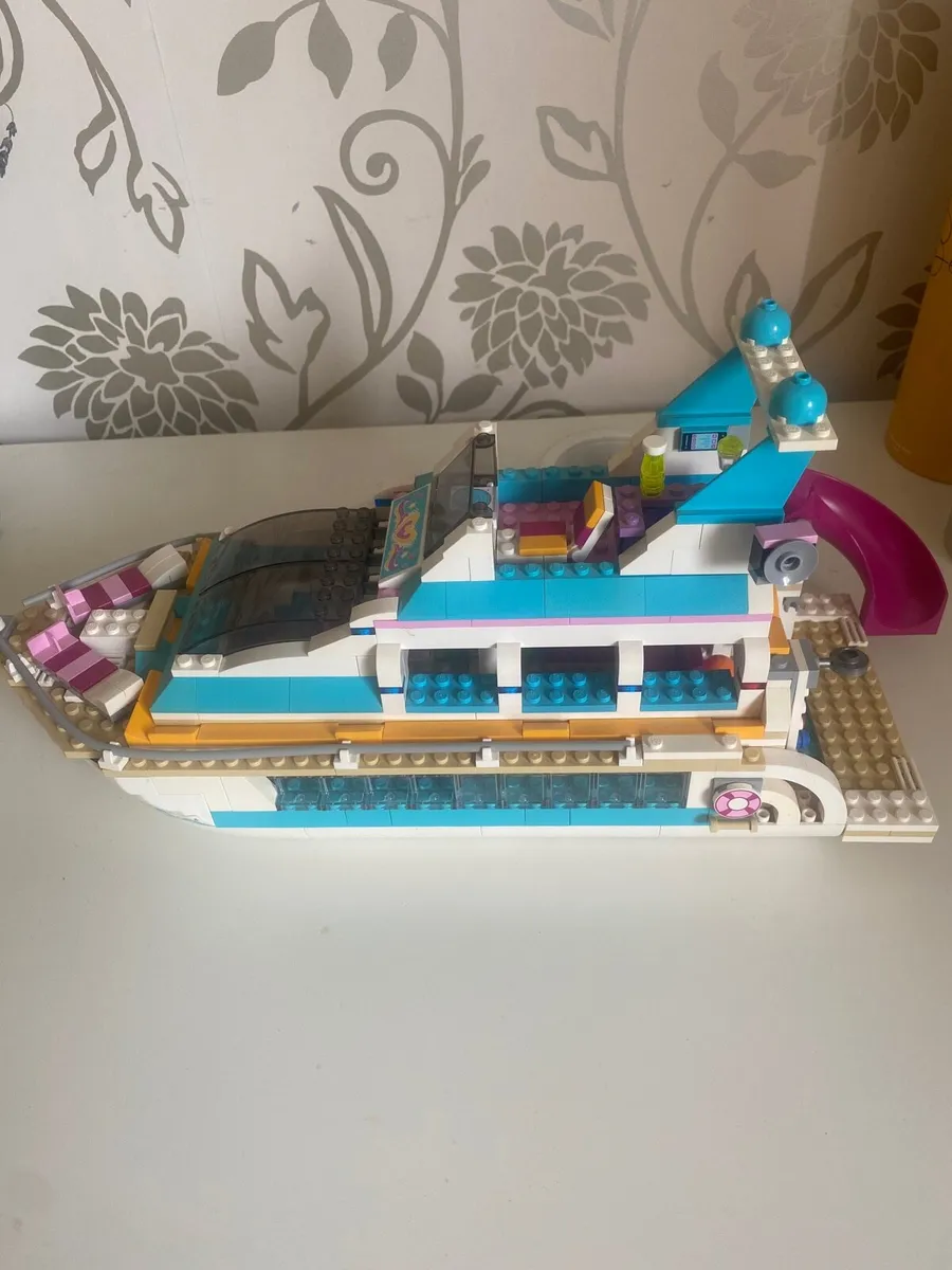Lego Friends Dolphin Cruiser - Image 1