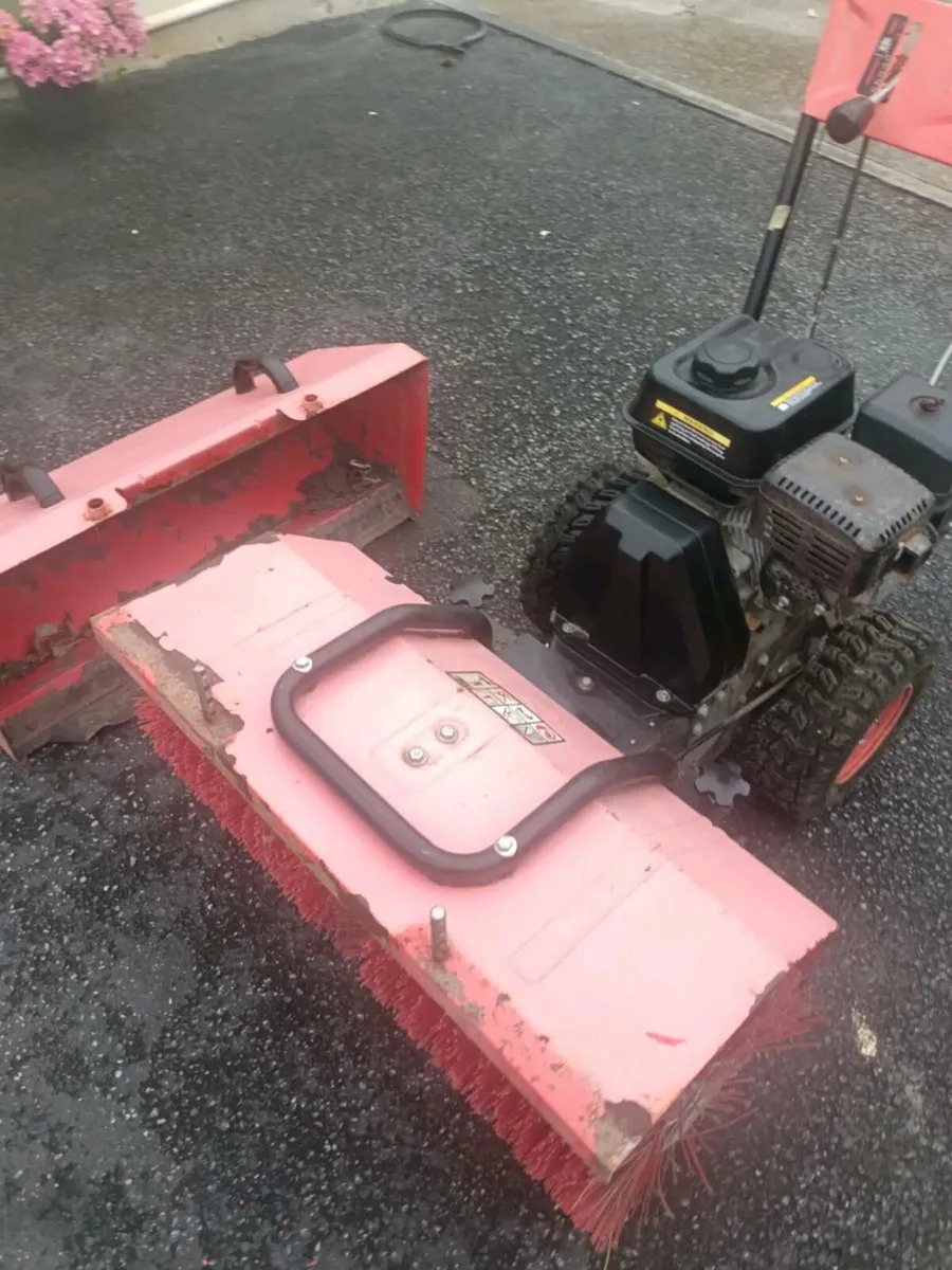 Yard sweeper - Image 1