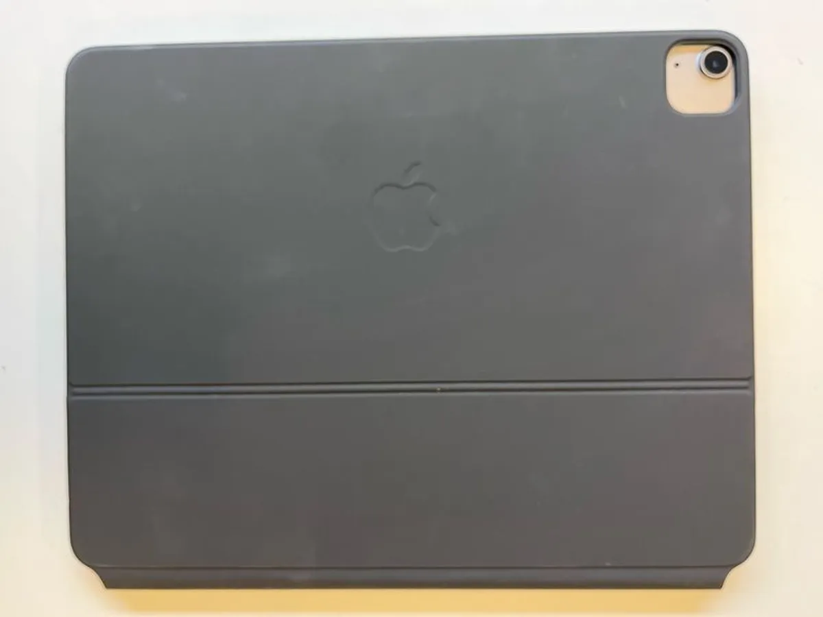 13" iPad M2 - As New - Magic Keyboard, Apple Pencil Pro & Leather Case by Harbor London - Image 3