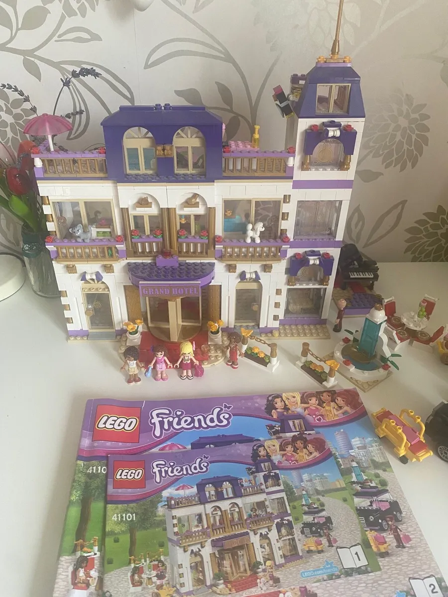 Lego Heartlake Grand Hotel - Image 1