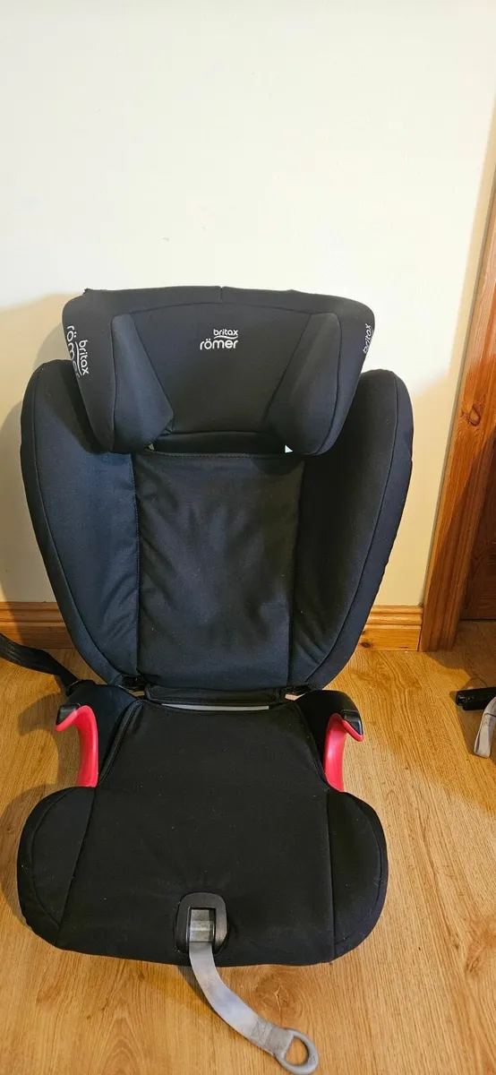 Child's Car Seat - Image 1