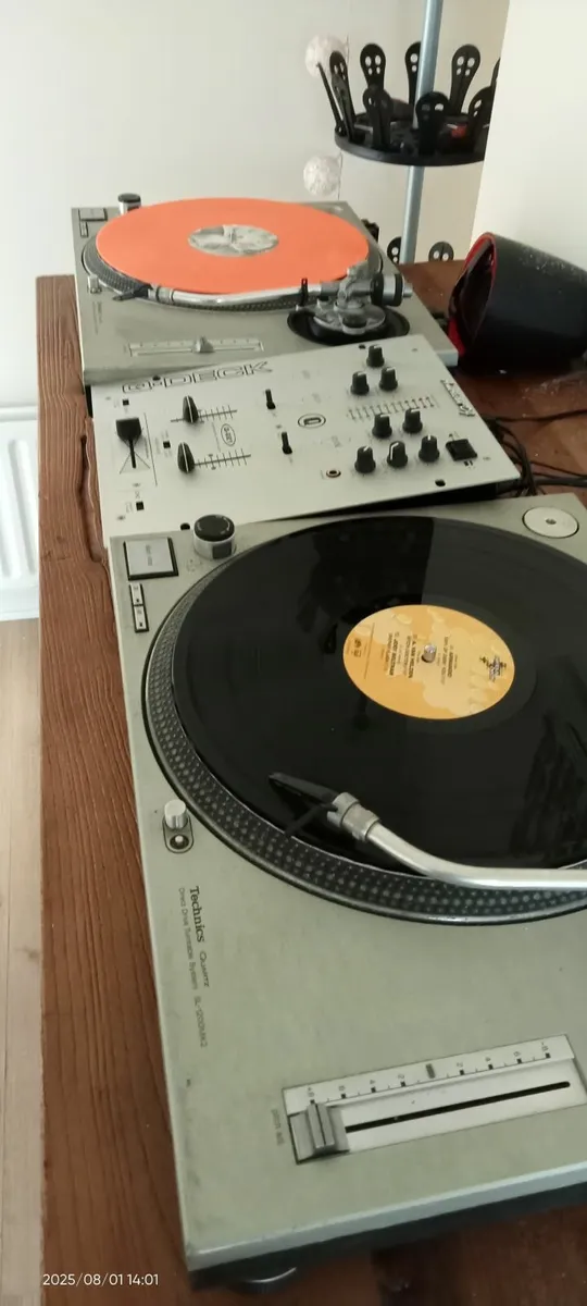 2 x Technics Turntables - Image 2
