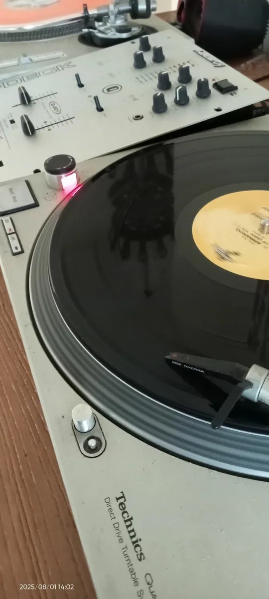 2 x Technics Turntables - Image 3