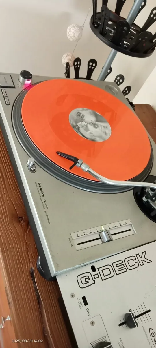 2 x Technics Turntables - Image 4