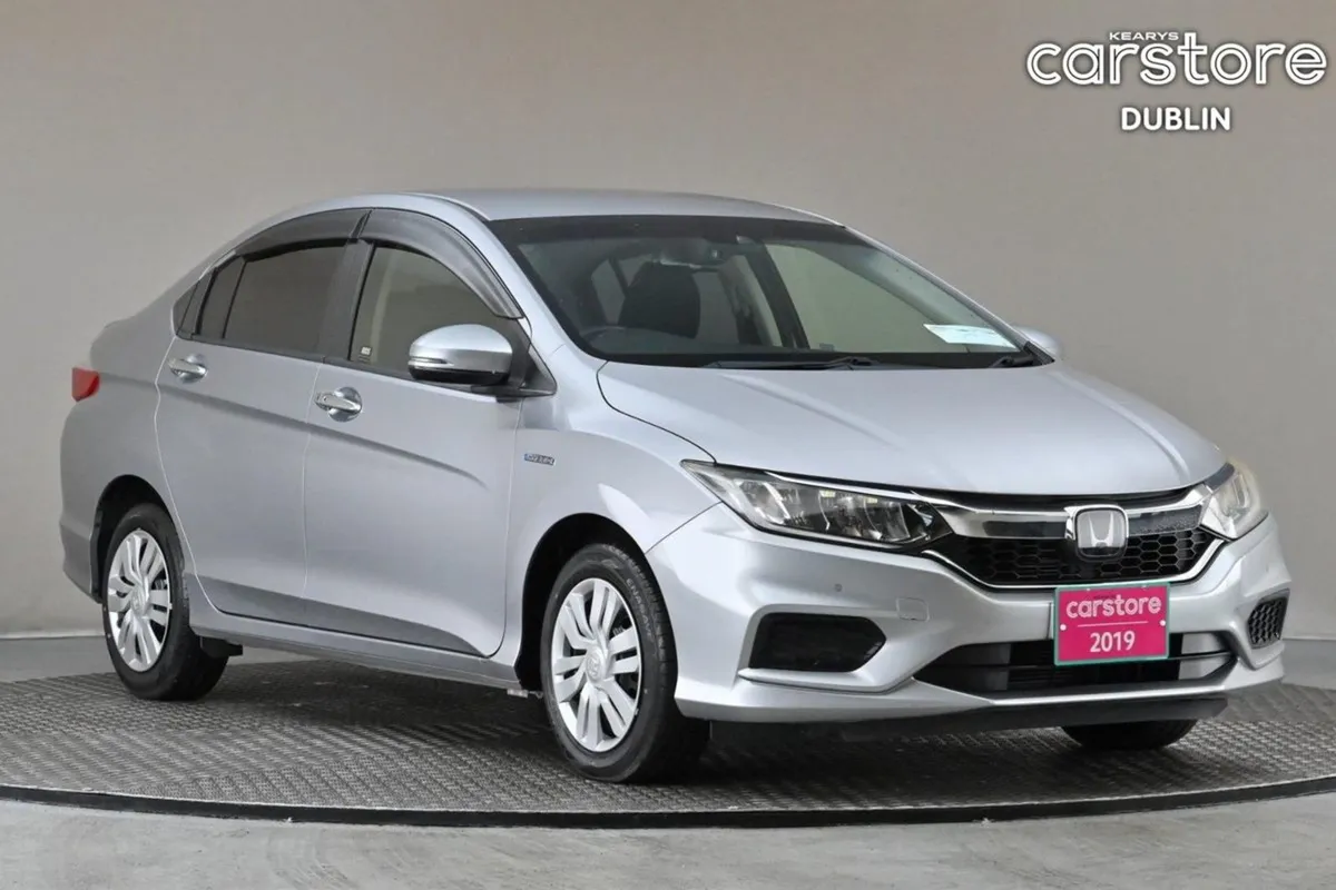 Honda Grace 1.5 Hybrid 4DR Auto  android Car Play - Image 1