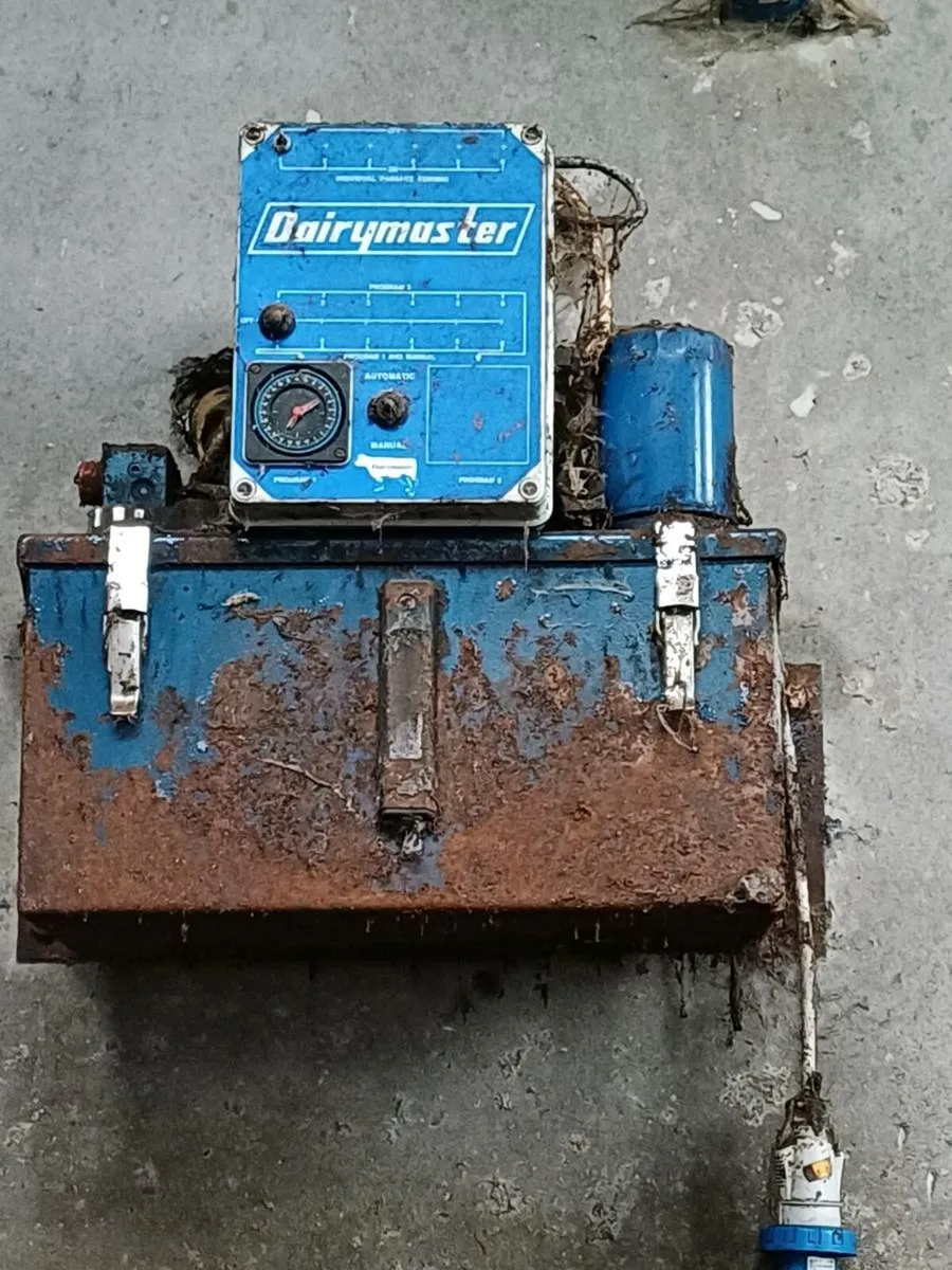 Control box for automatic scraper
