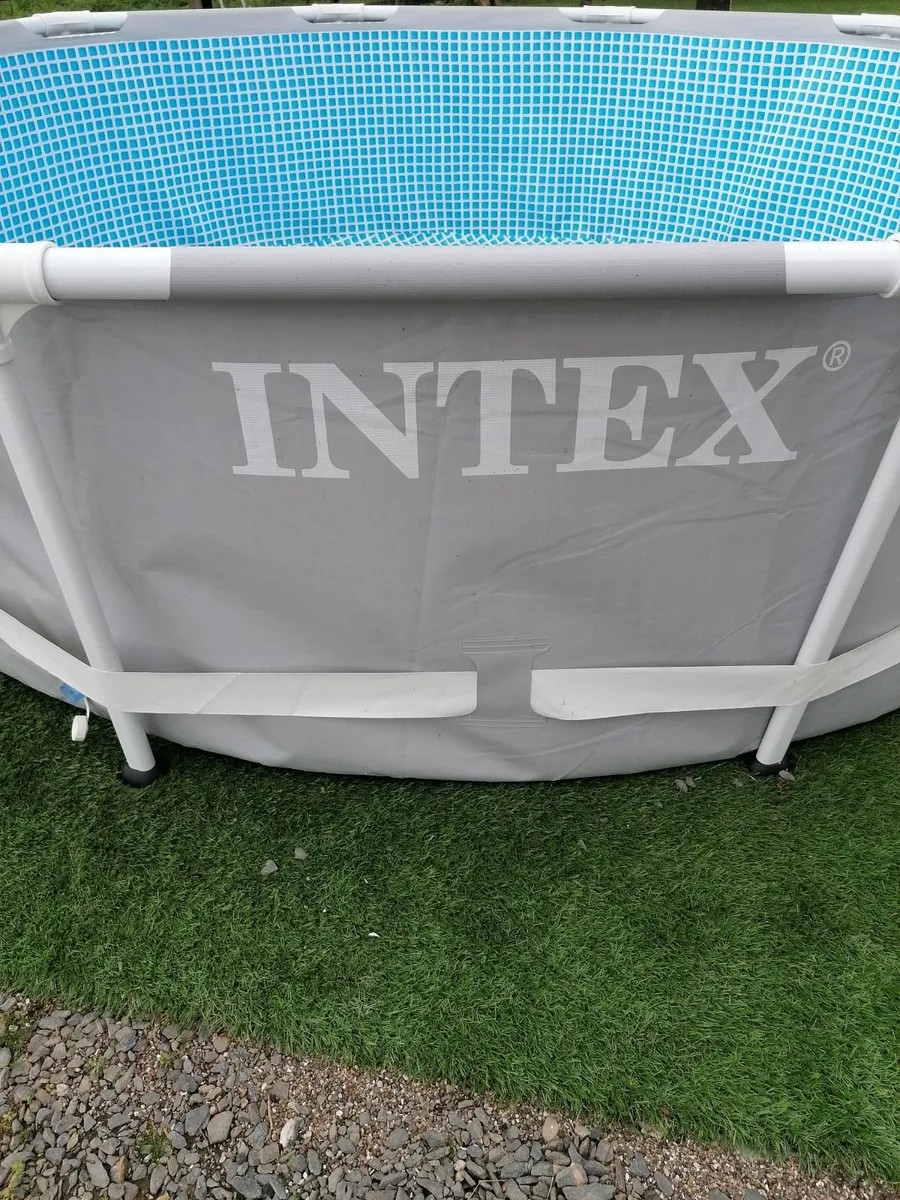 10ft Intex Swimming Pool - Image 1