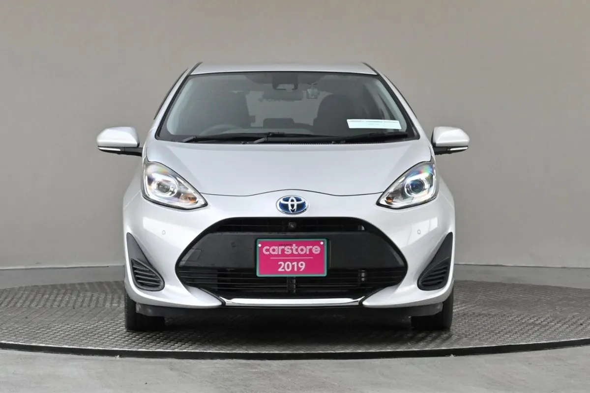 Toyota Aqua 1.5 Vvt-i Hybrid  android Car Player - Image 2