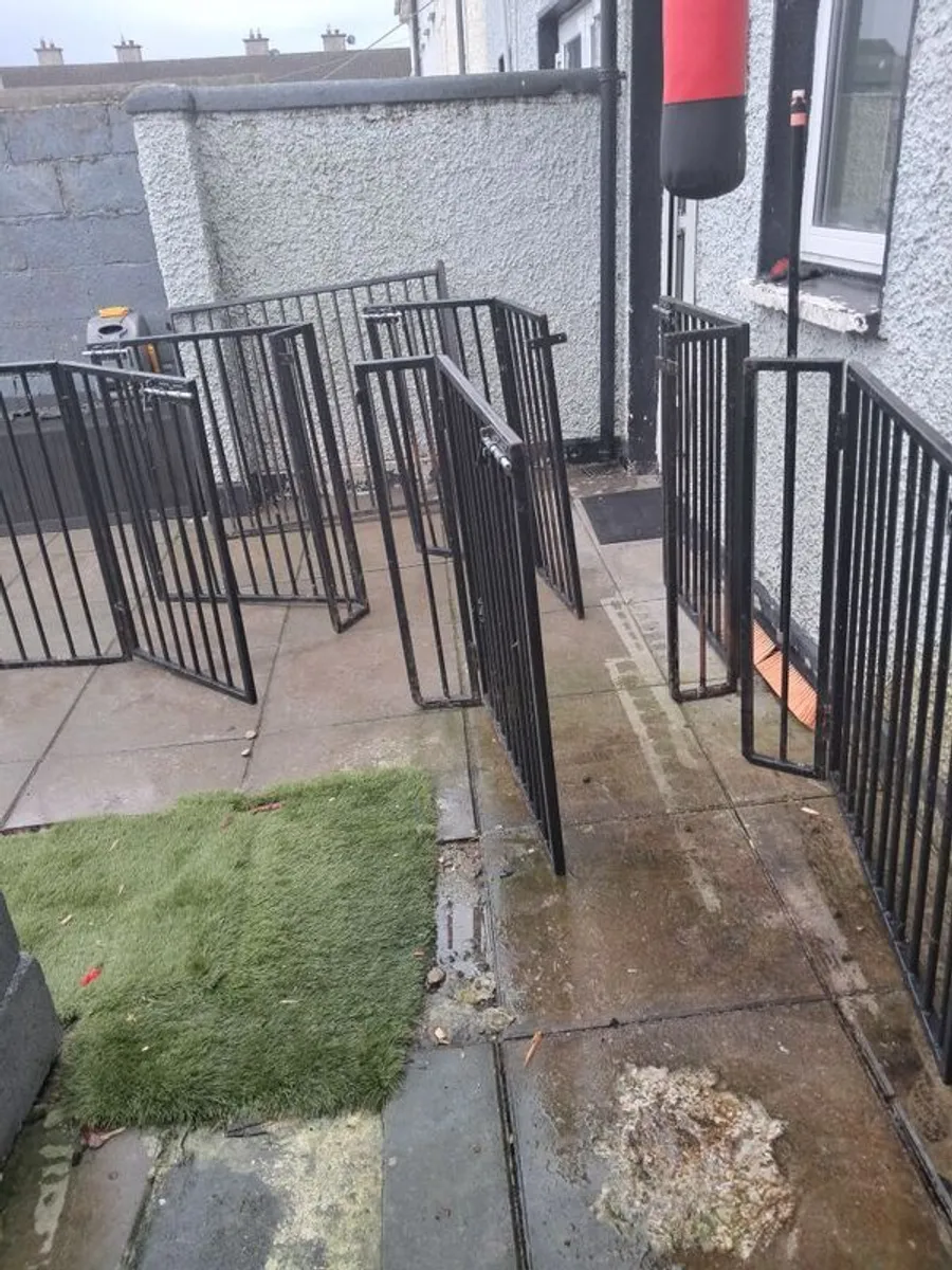 gates - Image 1