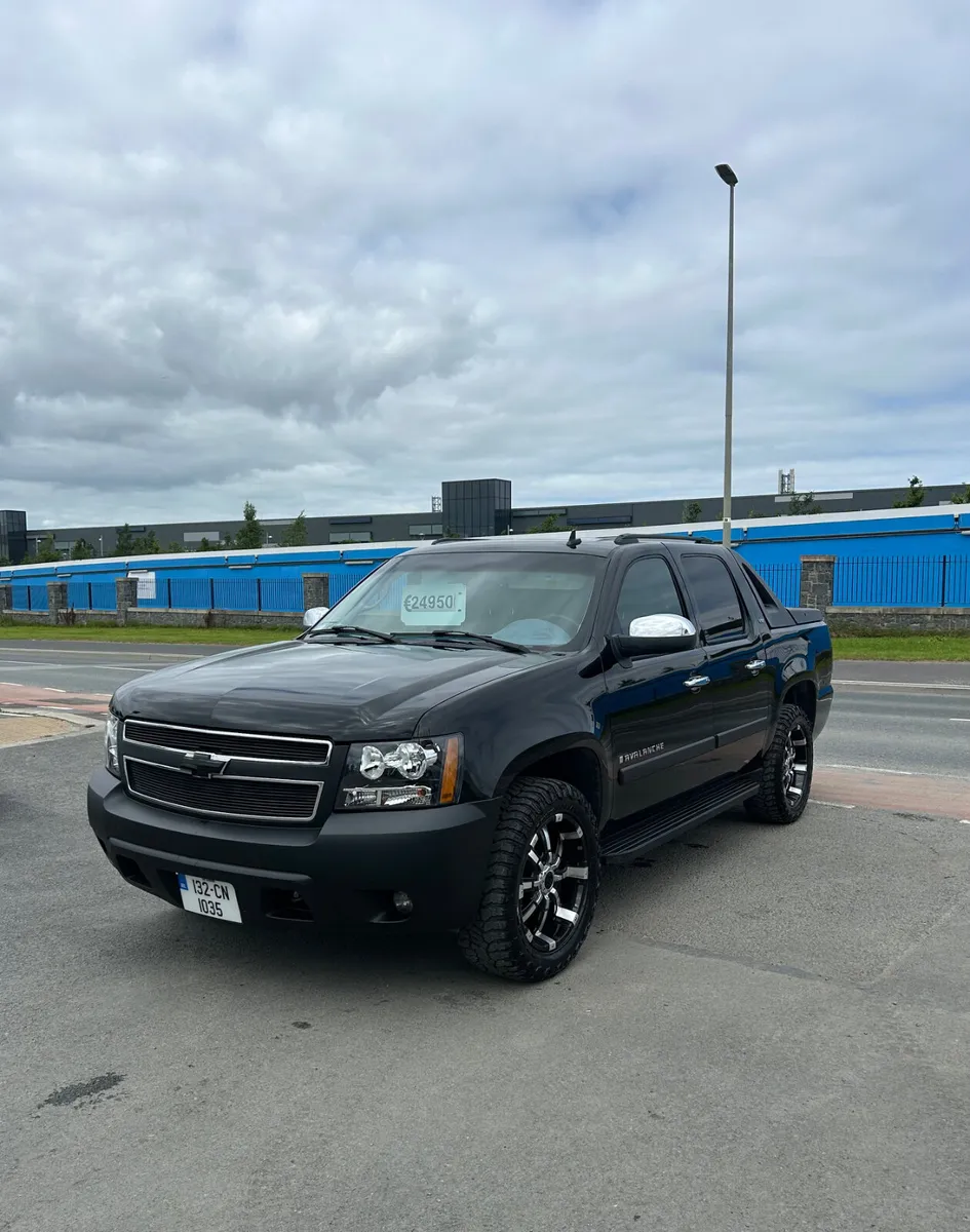 2013 CHEVY AVALANCHE PETROL 5.3 V8 Auto - Image 1