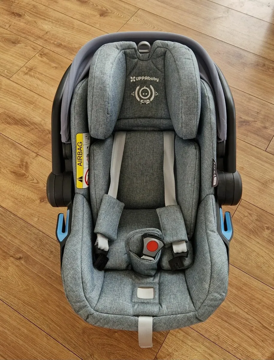 Uppababy MESA i-Size Car seat and isofix base - Image 2