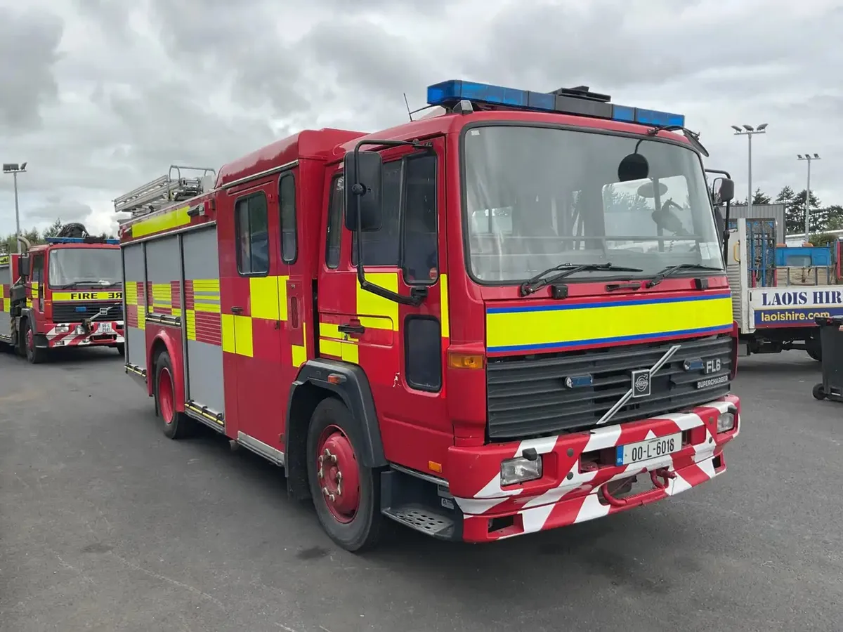 2000 Volvo Supercharger Fire Engine For Auction - Image 2