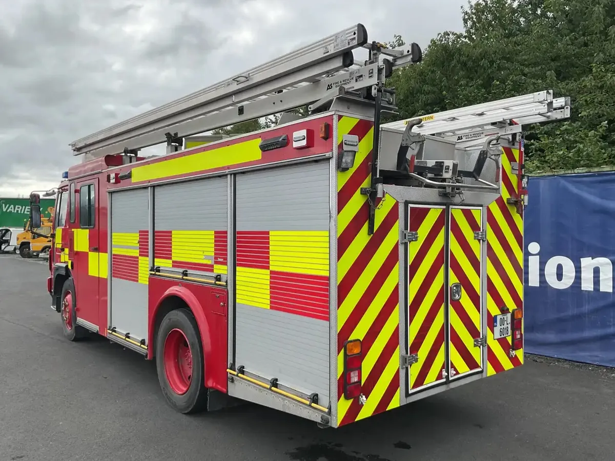 2000 Volvo Supercharger Fire Engine For Auction - Image 4