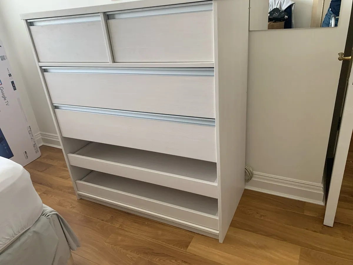 Chest of drawers - Image 1