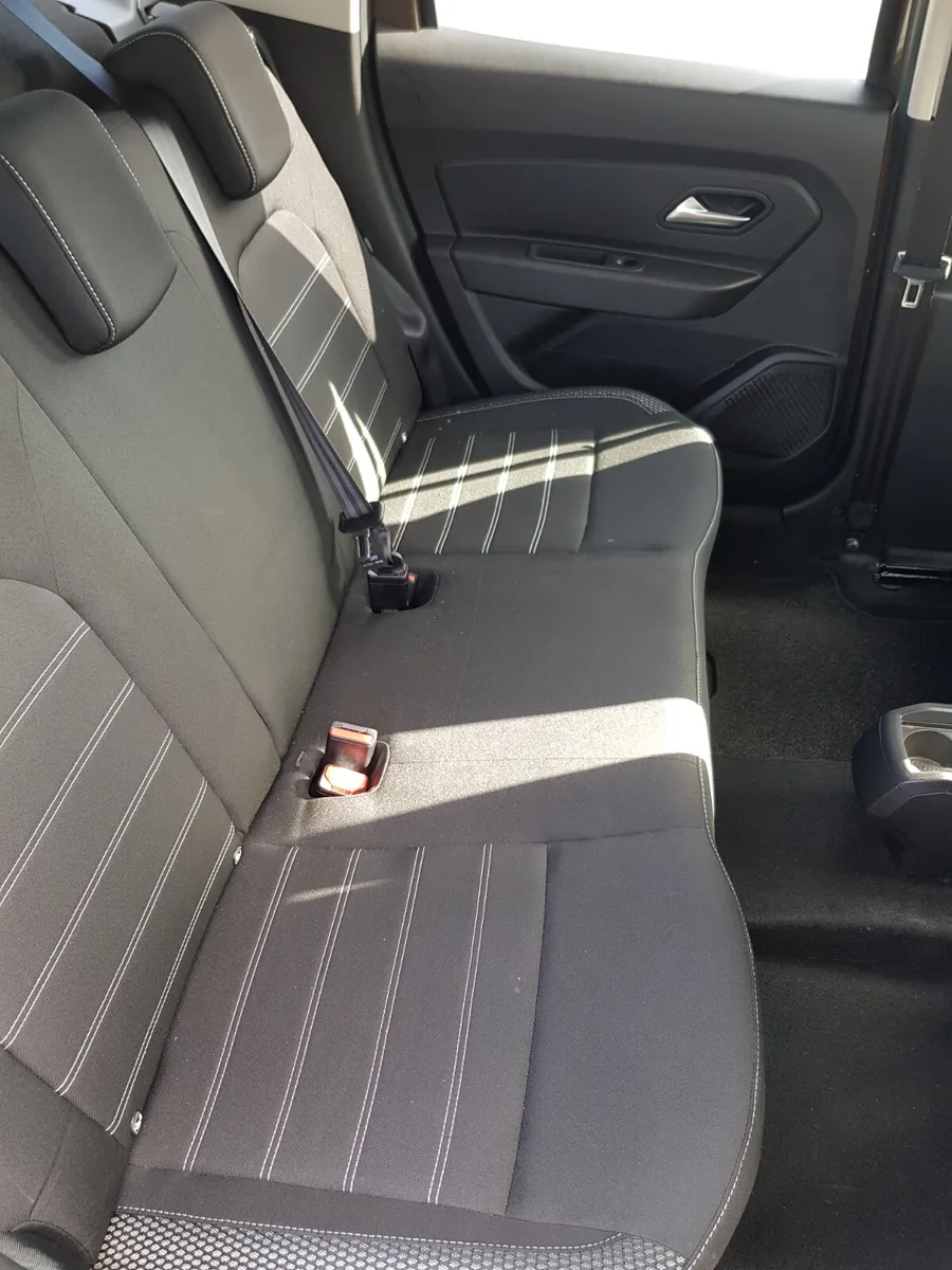 Dacia Duster 2021 Prestige, LOW MILAGE, warranty - Image 4