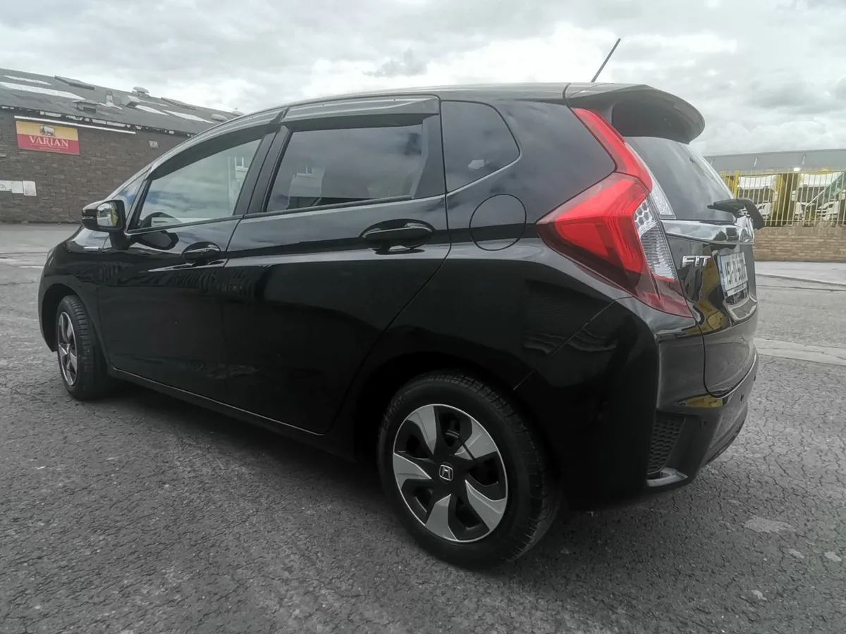 Honda Fit 2015 - Image 3