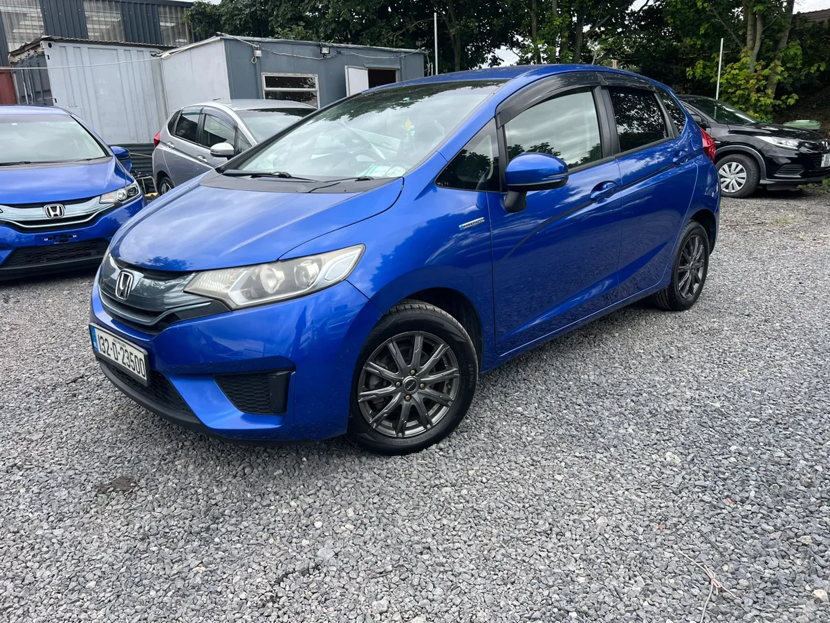 Honda Fit Hybrid Auto 2013 - Image 2