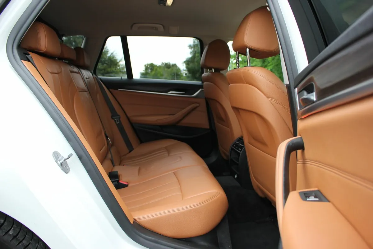 BMW 520D  Luxury Est/F.S.H./1 Owner/BROWN LEATHER - Image 3