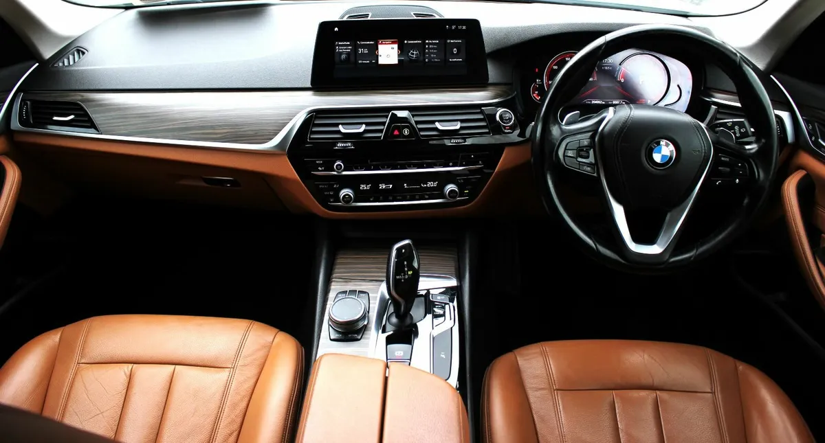 BMW 520D  Luxury Est/F.S.H./1 Owner/BROWN LEATHER - Image 3