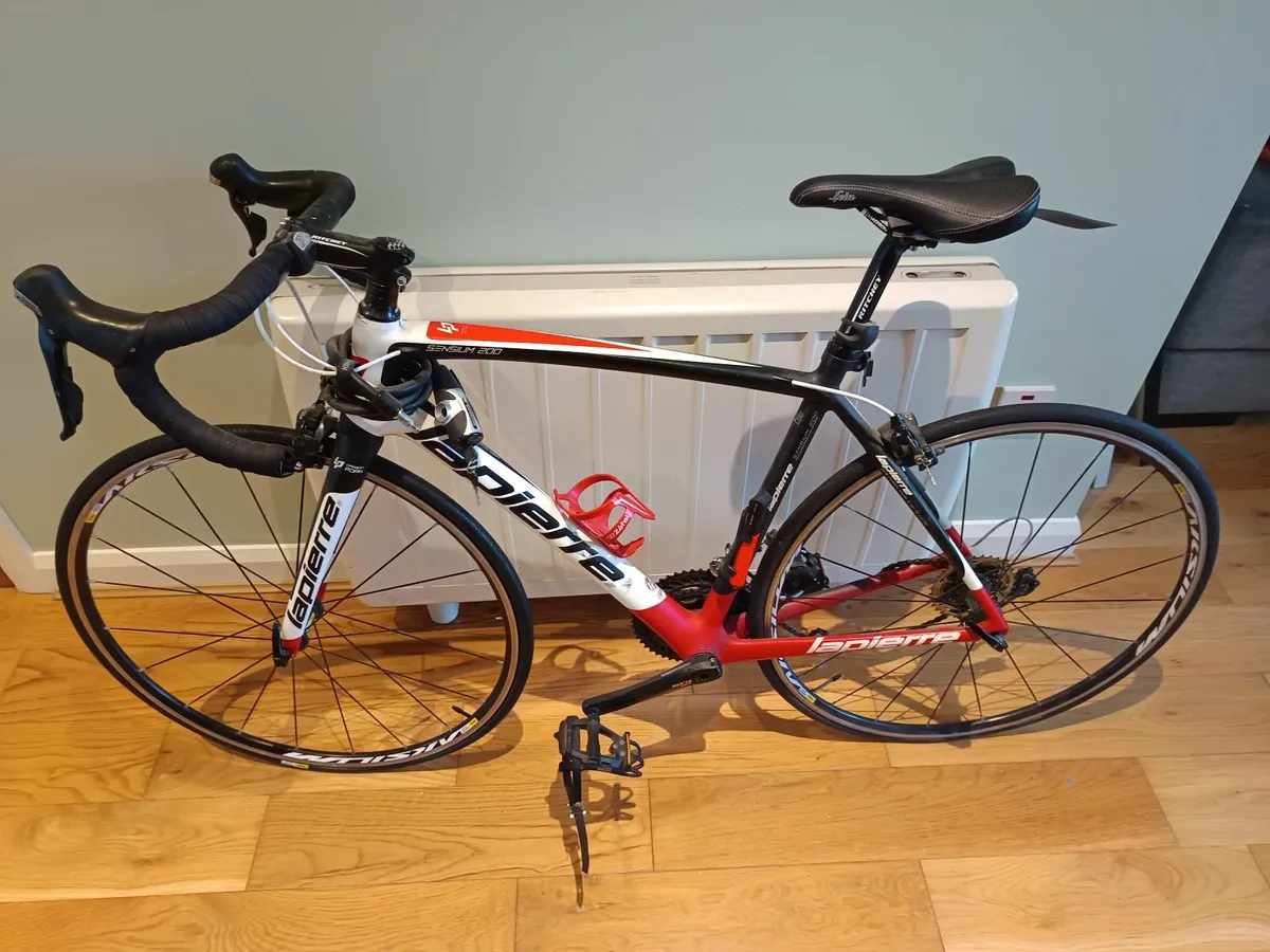 Carbon-fiber bicycle (Lapierre)