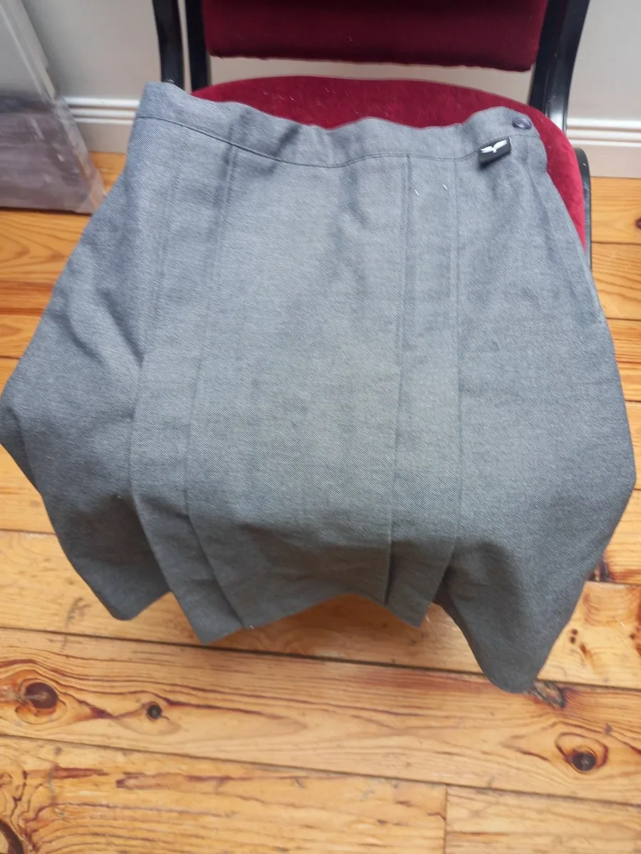 School uniform - Image 4