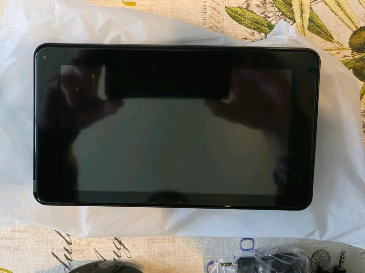 7inch Apple/Android Touch screen car Tablet - Image 3