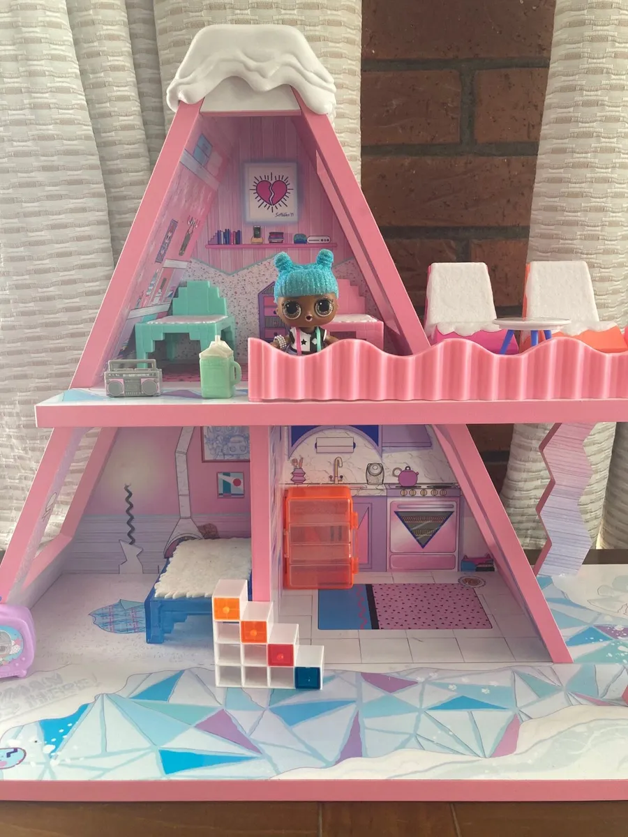 L.O.L. Surprise! Winter Snow Chalet Playset - Image 3