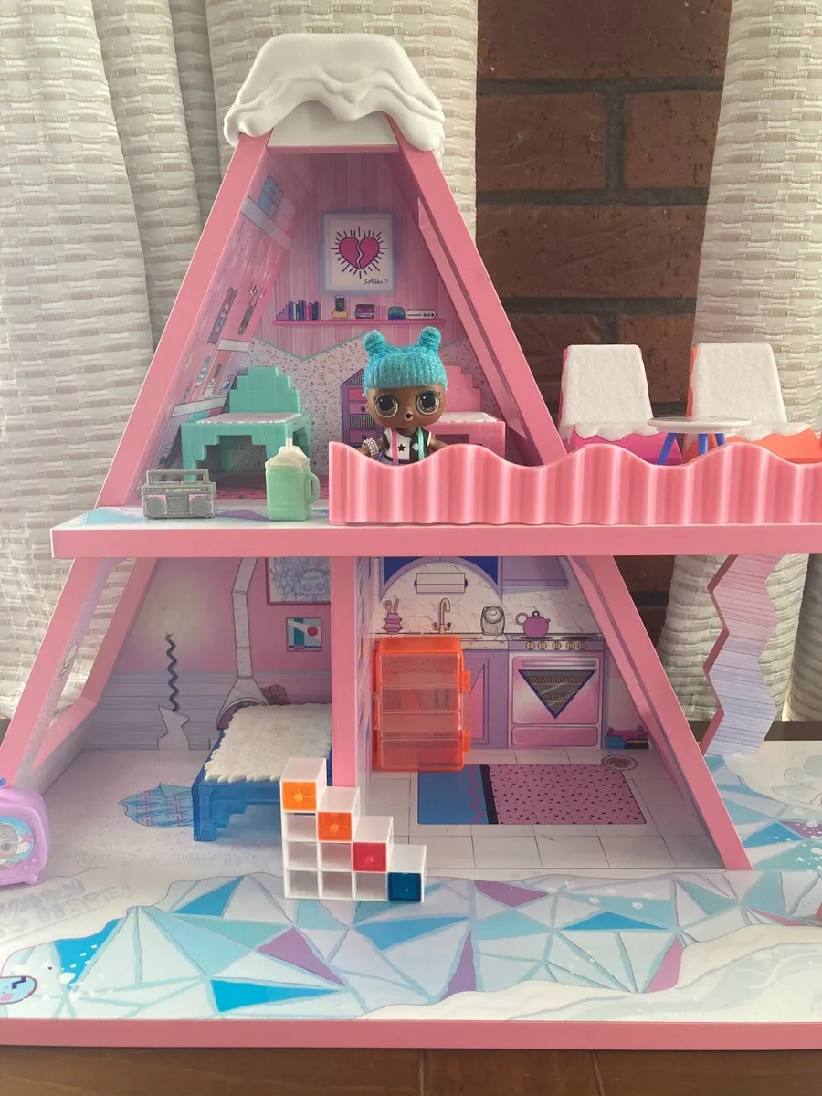 L.O.L. Surprise! Winter Snow Chalet Playset - Image 4