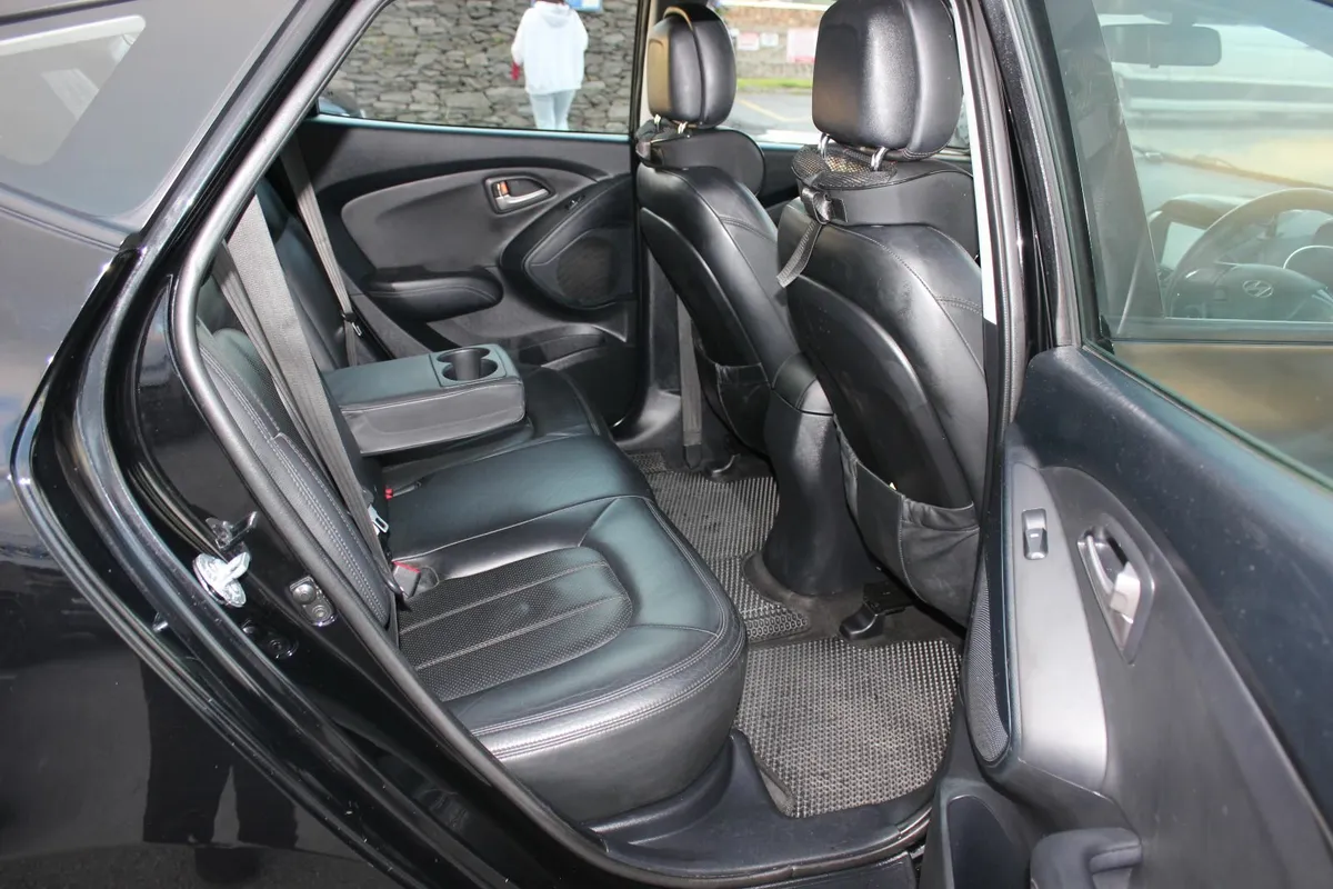 Hyundai ix35 2012 BLACK - Image 2